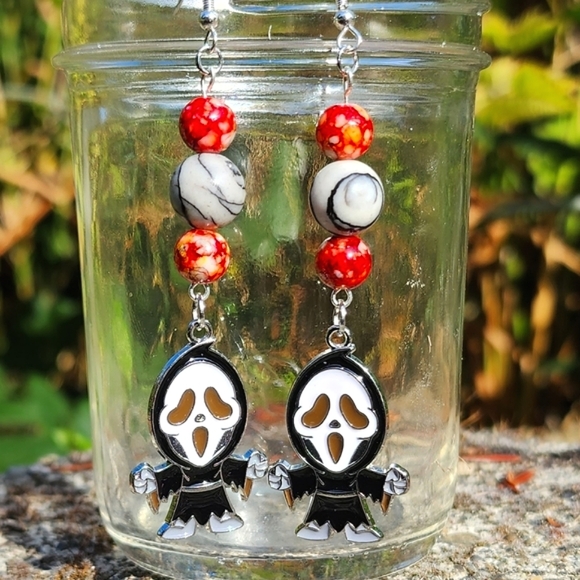 🥳SALE🥳Halloween SCREAM dangles - Picture 1 of 11